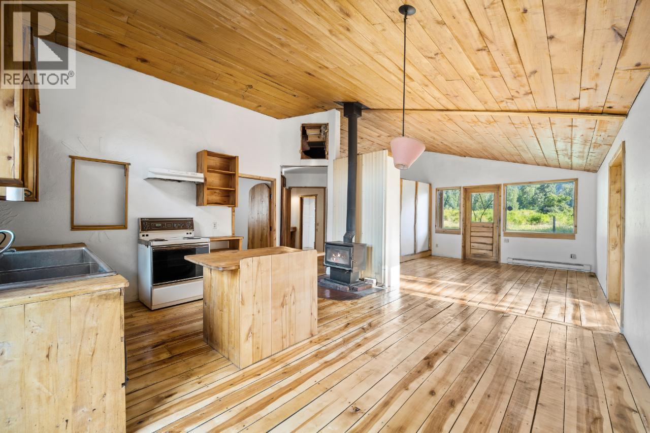16465 Wadds Road, Crawford Bay, British Columbia  V0B 1E0 - Photo 6 - 10388040