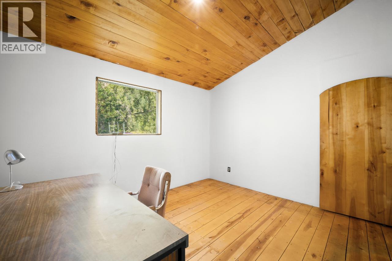 16465 Wadds Road, Crawford Bay, British Columbia  V0B 1E0 - Photo 24 - 10388040