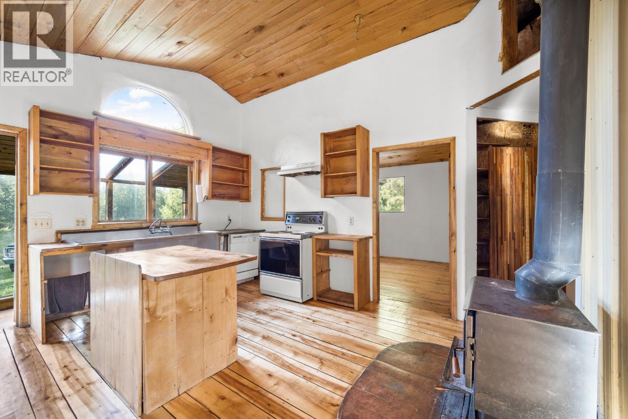 16465 Wadds Road, Crawford Bay, British Columbia  V0B 1E0 - Photo 7 - 10388040