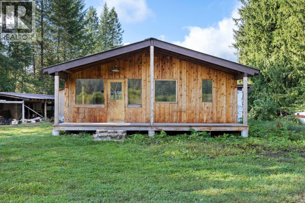 16465 Wadds Road, Crawford Bay, British Columbia  V0B 1E0 - Photo 2 - 10388040