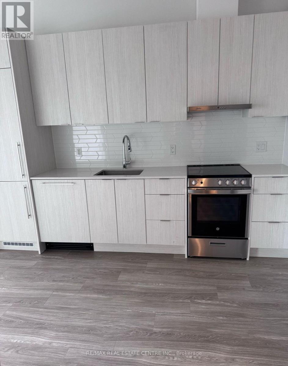 502 - 430 Square One Drive, Mississauga, Ontario  L5B 0L6 - Photo 2 - W13144940