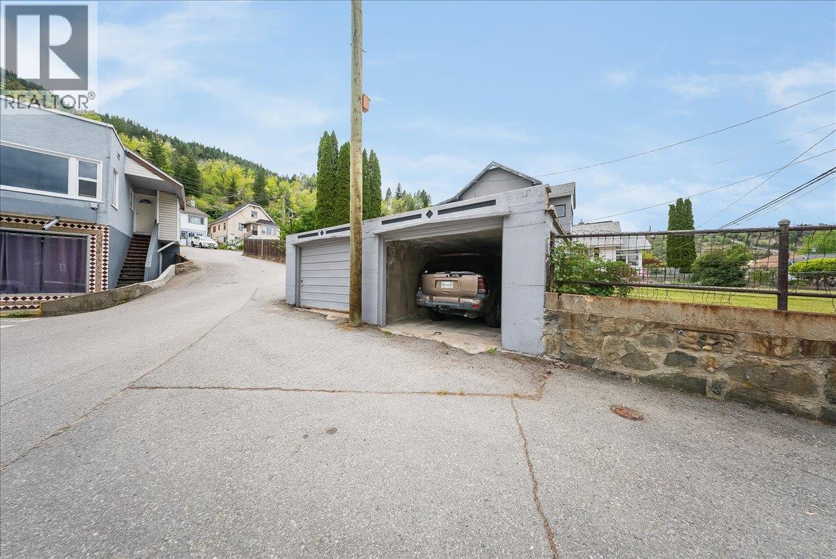 490 Austad Lane, Trail, British Columbia V1R 3K6 - Photo 65 - 10387521