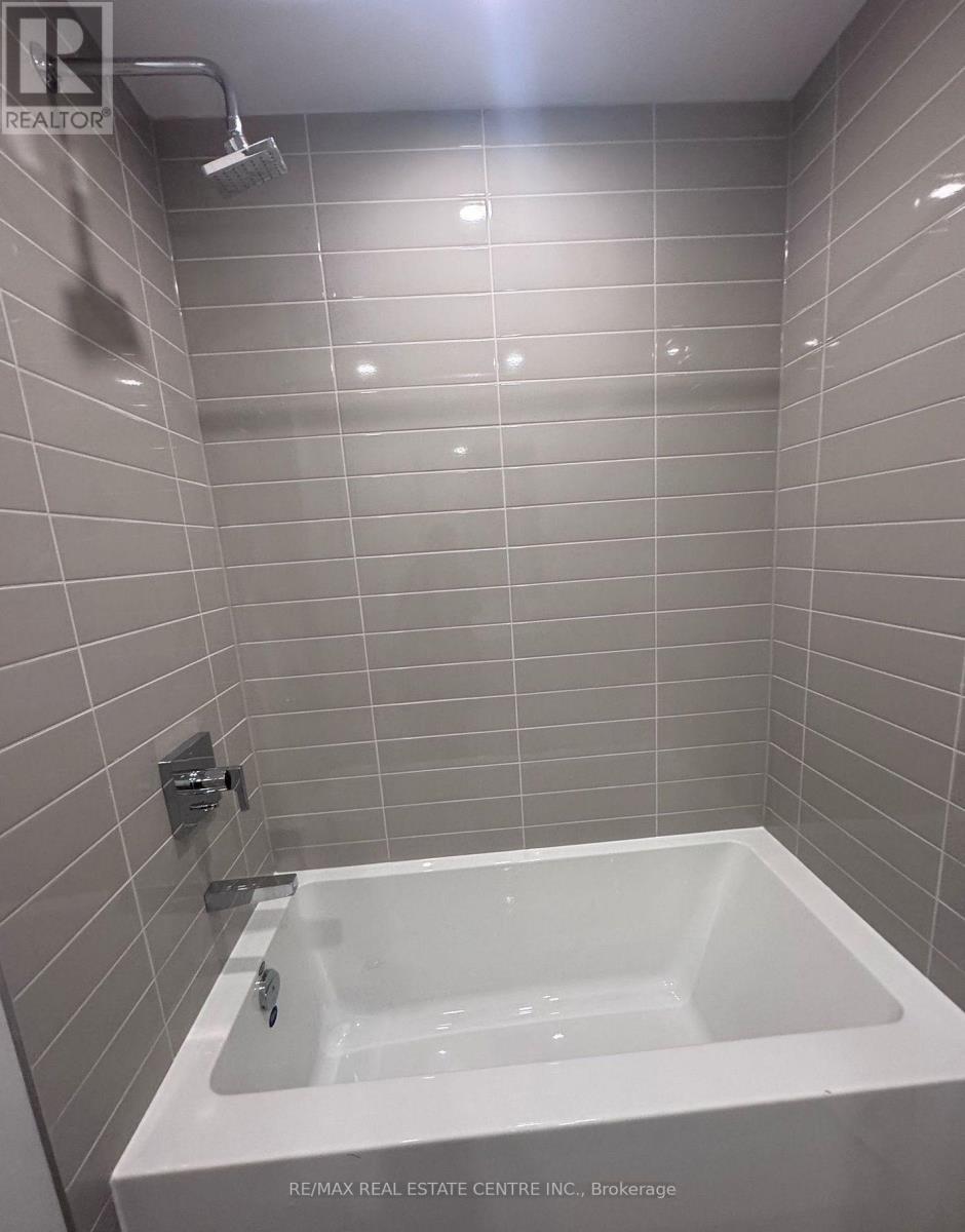 502 - 430 Square One Drive, Mississauga, Ontario  L5B 0L6 - Photo 9 - W13144940