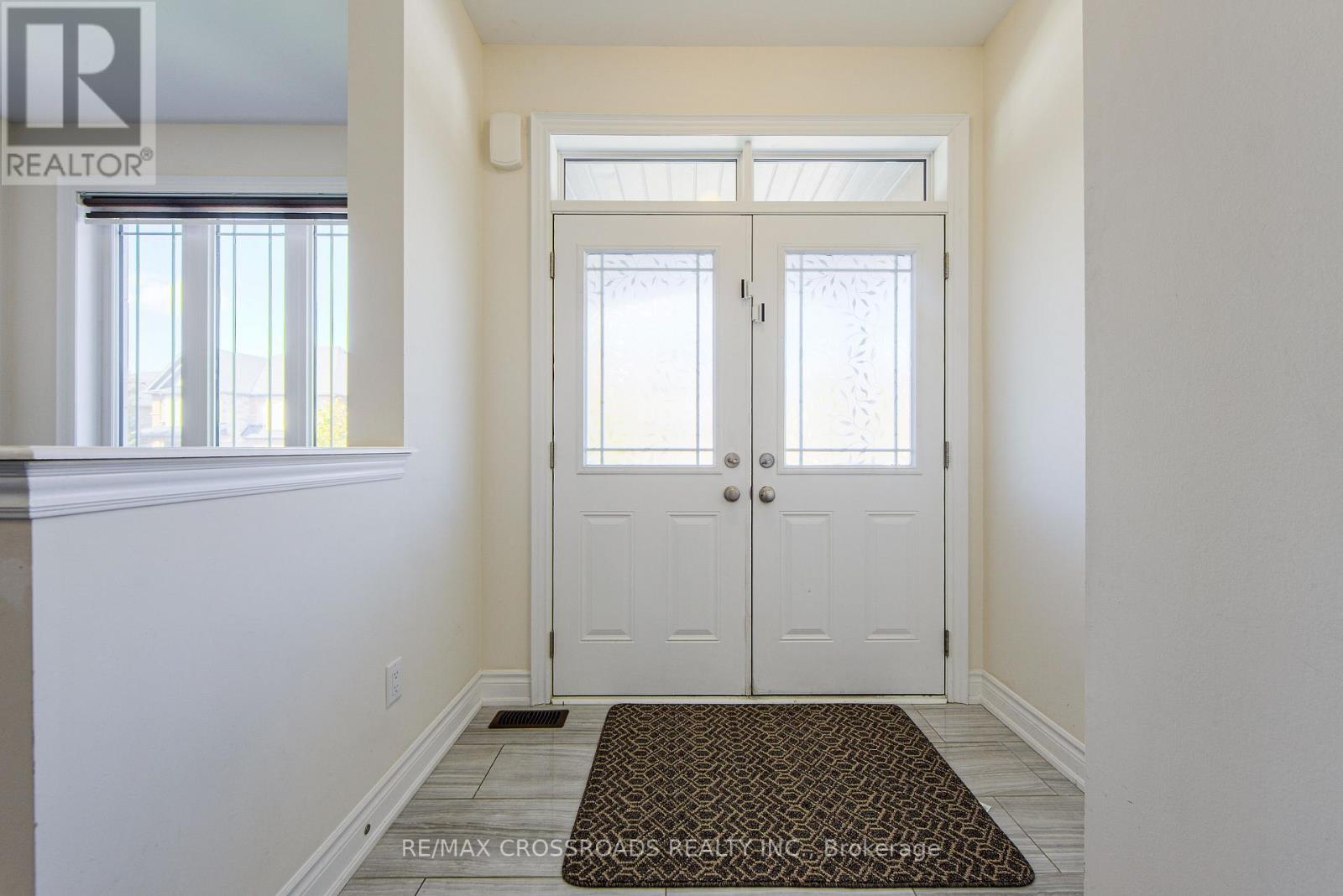 57 Walter English Drive, East Gwillimbury, Ontario  L9N 0R8 - Photo 4 - N13146462