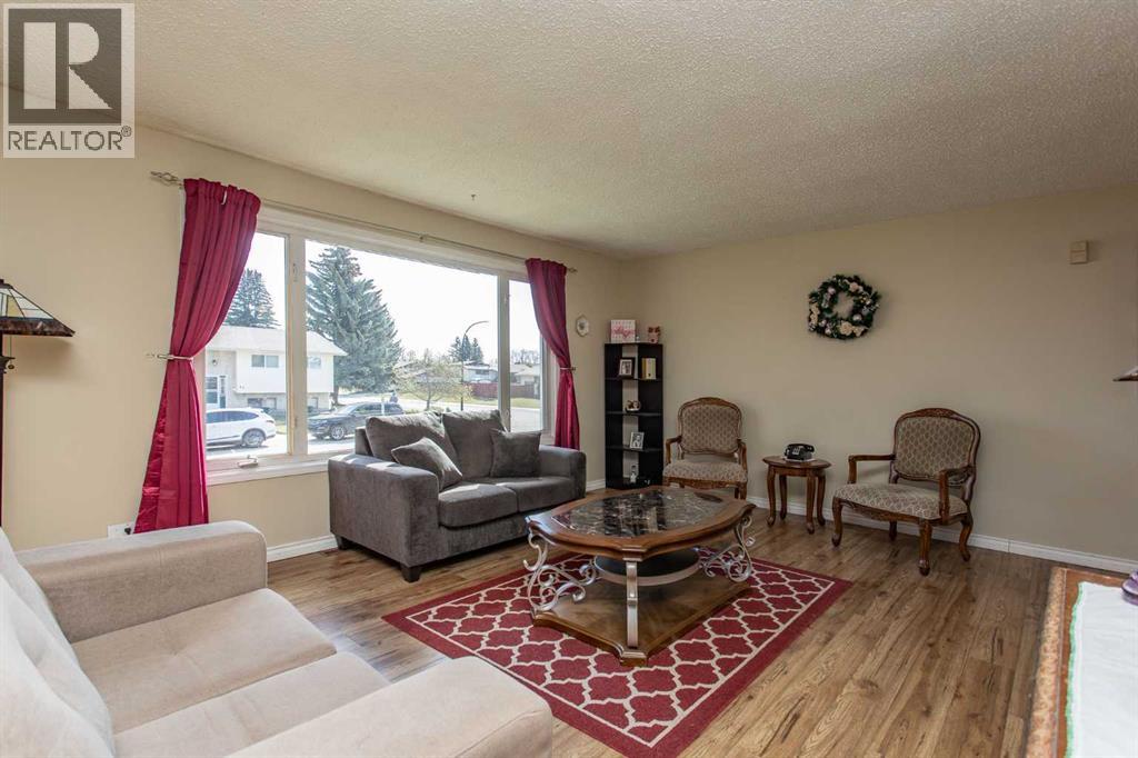 62 Nance Avenue, Red Deer, Alberta  T4S 1Z2 - Photo 2 - A2309907