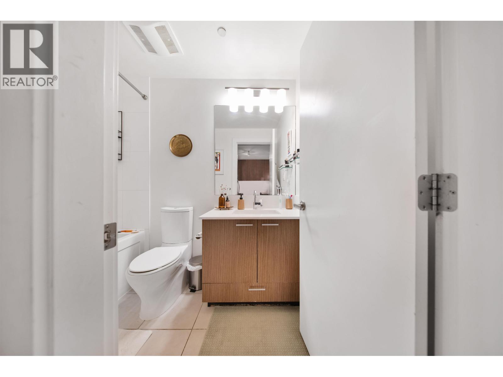 205 1330 Marine Drive, North Vancouver, British Columbia  V7P 1T4 - Photo 8 - R3124665