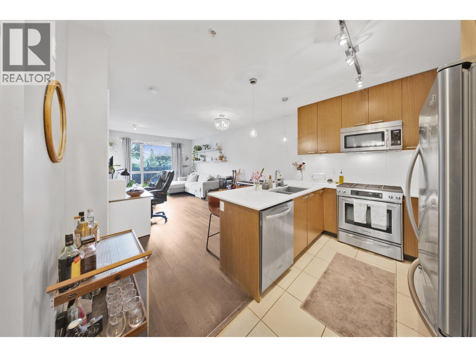 205 1330 Marine Drive, North Vancouver, British Columbia  V7P 1T4 - Photo 4 - R3124665