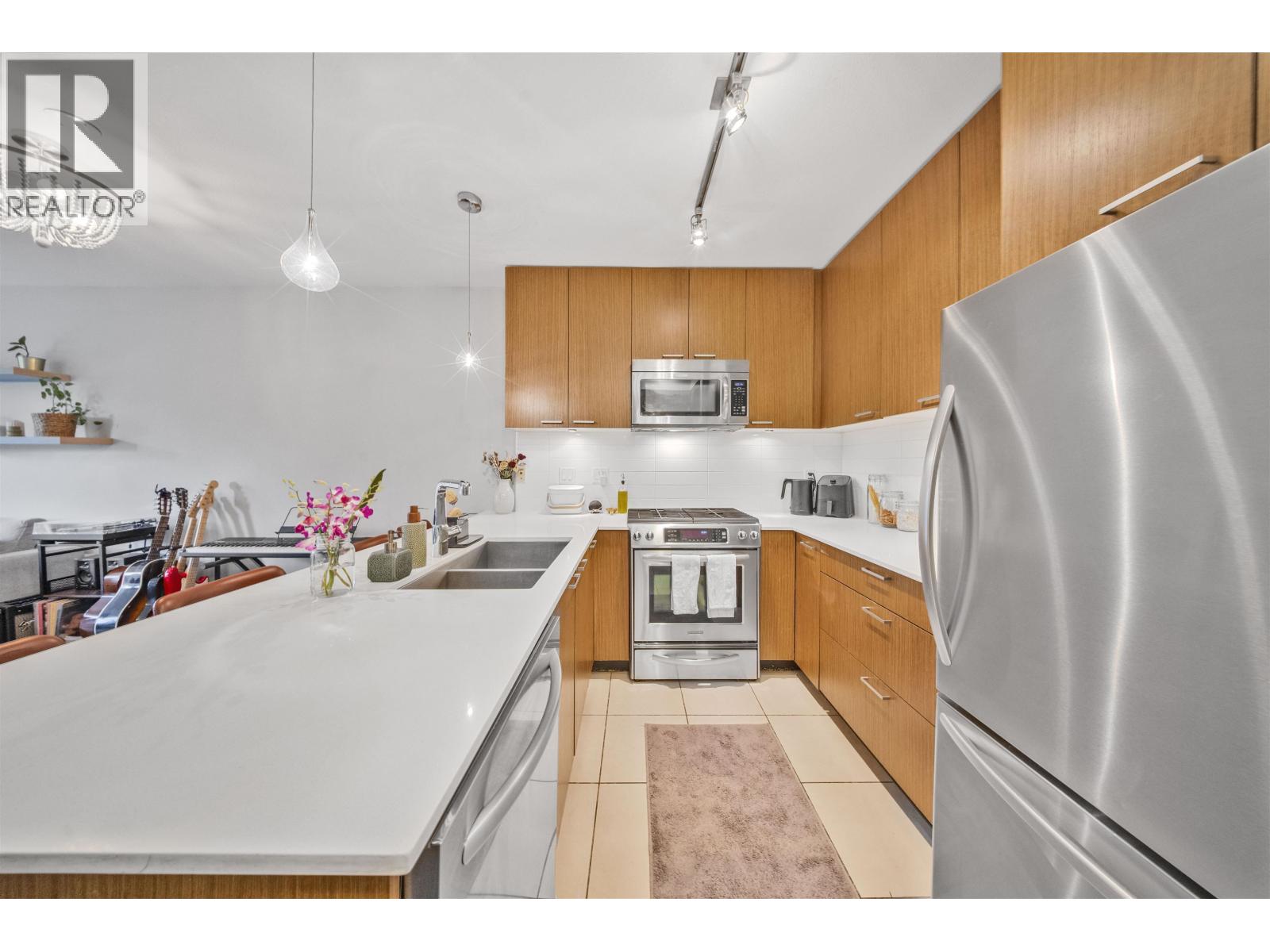205 1330 Marine Drive, North Vancouver, British Columbia  V7P 1T4 - Photo 3 - R3124665