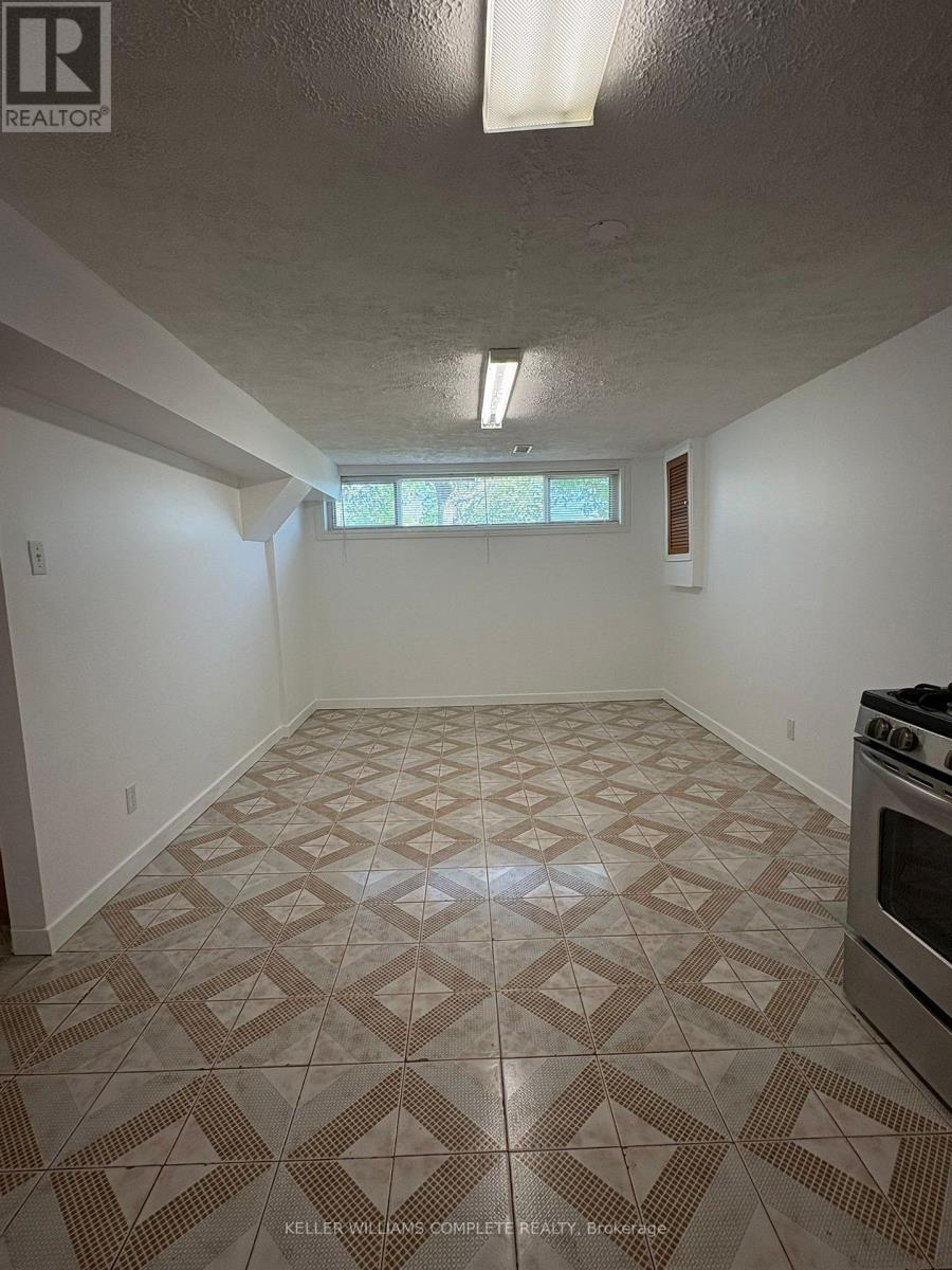 # Lower - 357 Gage Court, Burlington, Ontario  L7T 4E1 - Photo 15 - W13146438