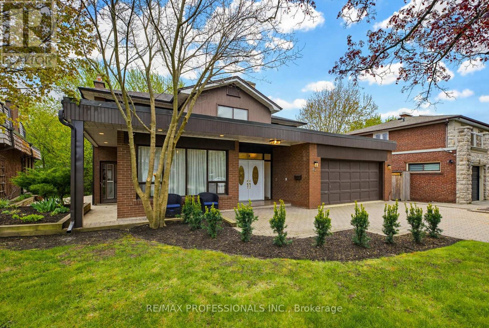 26 Neilor Crescent, Toronto, Ontario M9C 1K4 - Photo 2 - W13146474