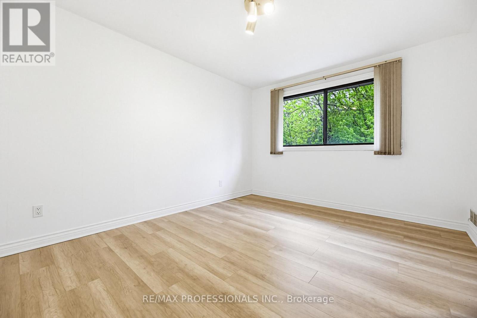 26 Neilor Crescent, Toronto, Ontario M9C 1K4 - Photo 33 - W13146474