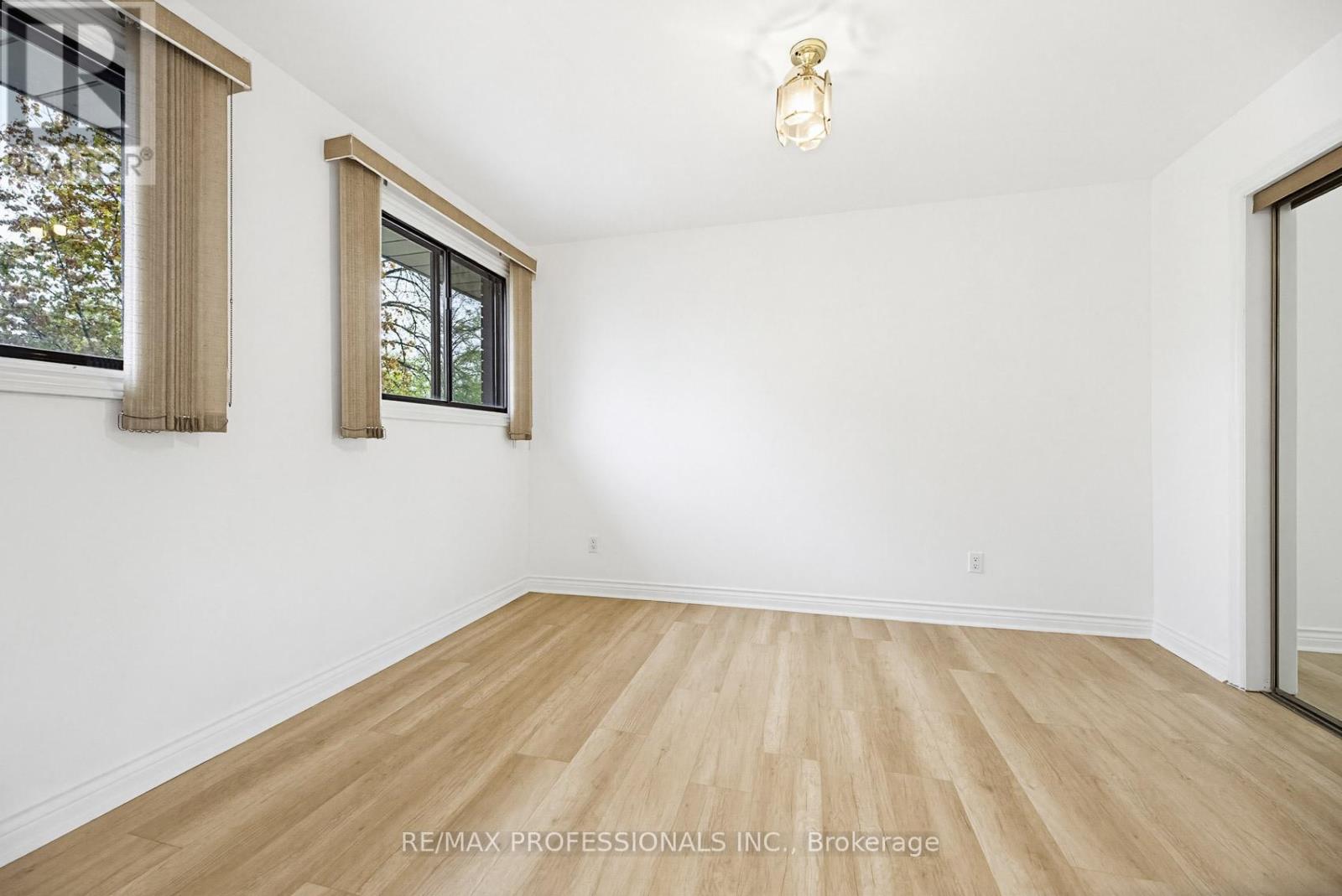 26 Neilor Crescent, Toronto, Ontario M9C 1K4 - Photo 35 - W13146474