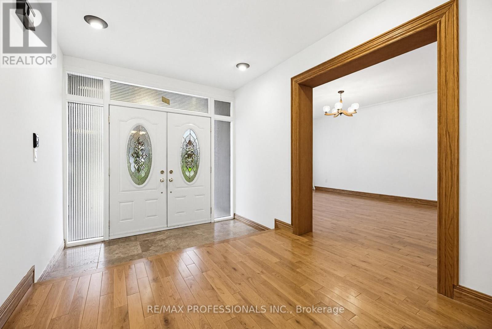 26 Neilor Crescent, Toronto, Ontario M9C 1K4 - Photo 5 - W13146474