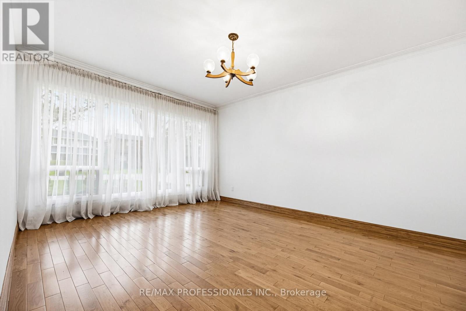 26 Neilor Crescent, Toronto, Ontario M9C 1K4 - Photo 6 - W13146474