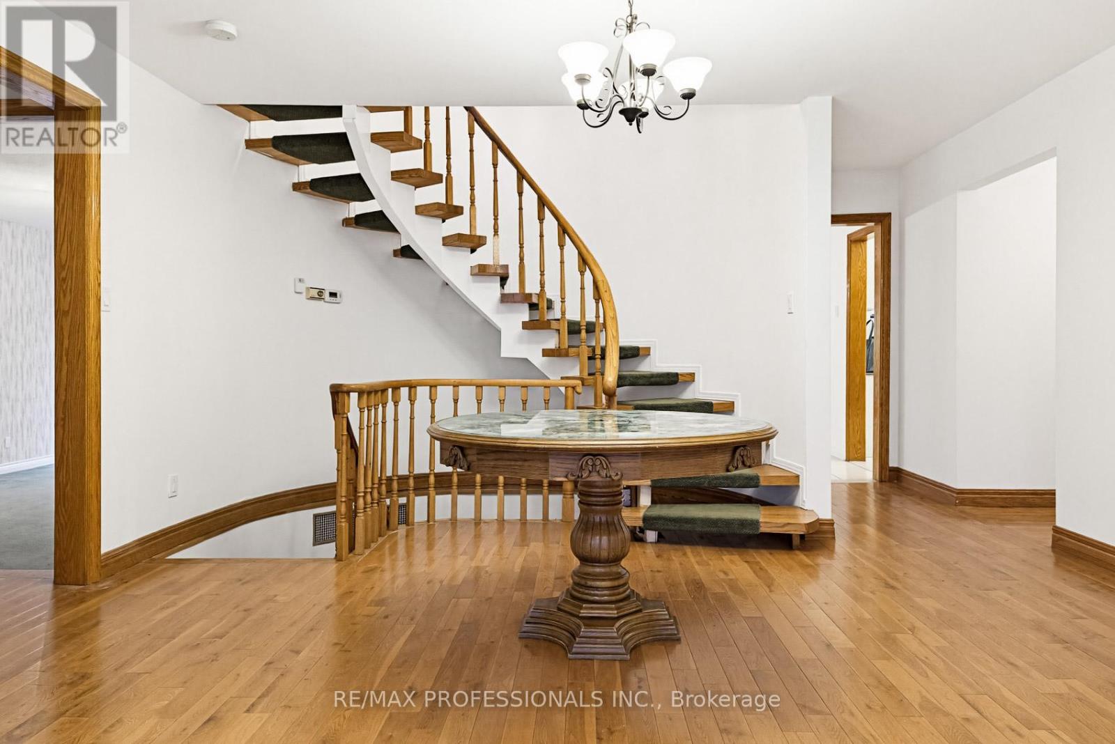 26 Neilor Crescent, Toronto, Ontario M9C 1K4 - Photo 8 - W13146474