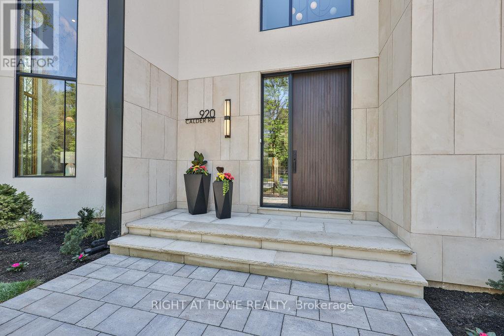 920 Calder Road, Mississauga, Ontario  L5J 2N7 - Photo 4 - W12955648