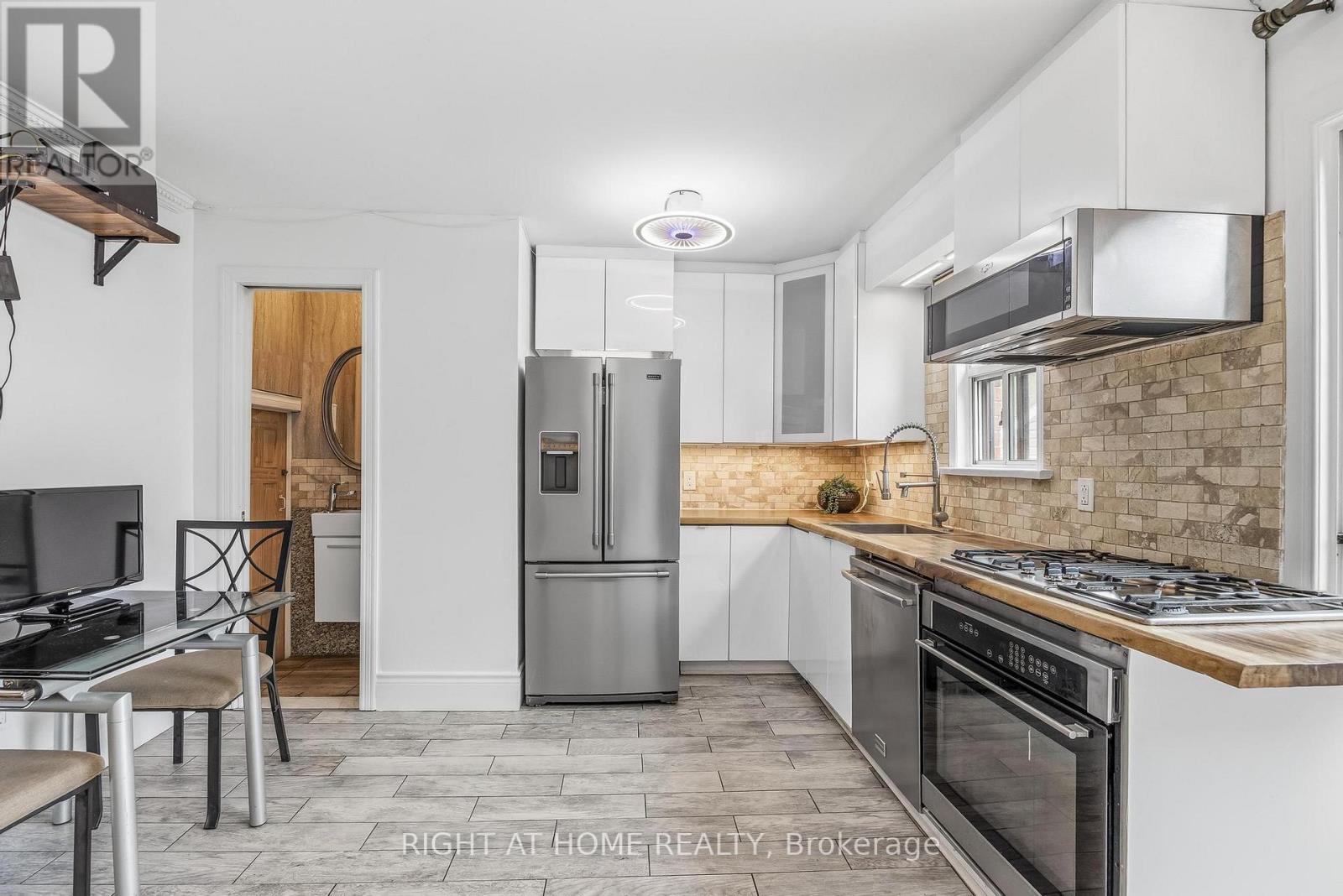 35 Dayton Avenue, Toronto, Ontario  M8Z 3L8 - Photo 3 - W13143448
