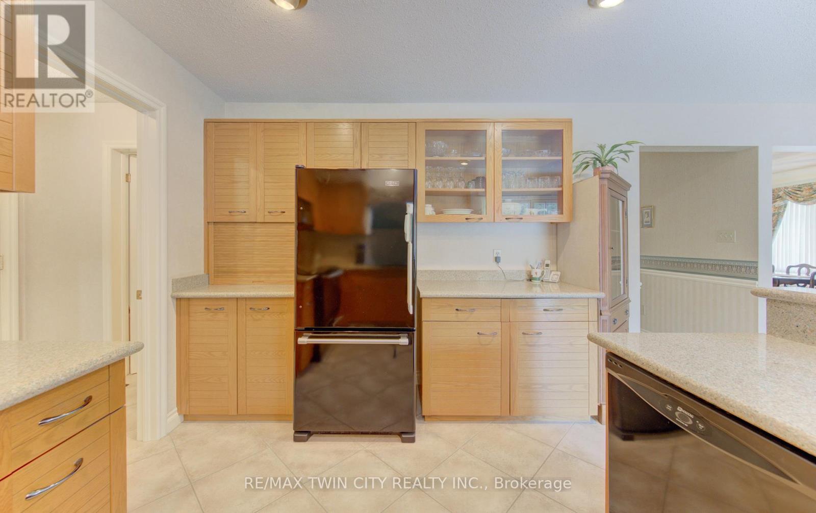 13 - 298 Roxton Drive, Waterloo, Ontario  N2T 1R5 - Photo 5 - X13146466