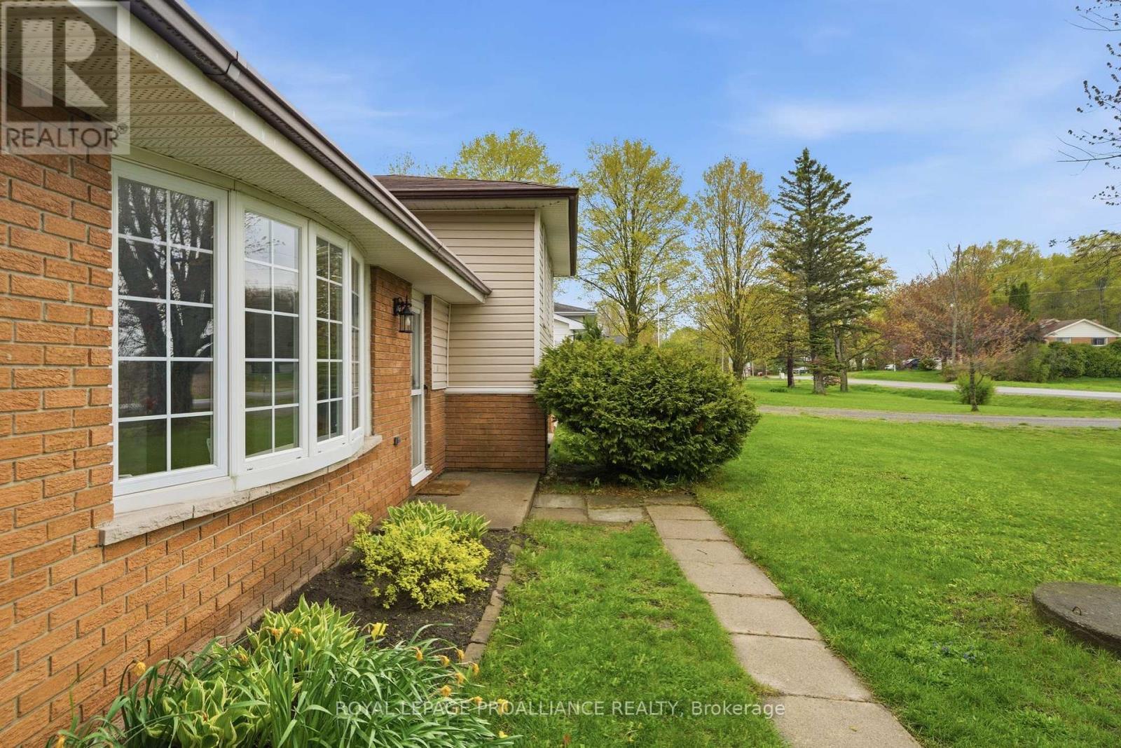 584 Whites Road, Quinte West, Ontario  K8V 5P8 - Photo 5 - X13146600