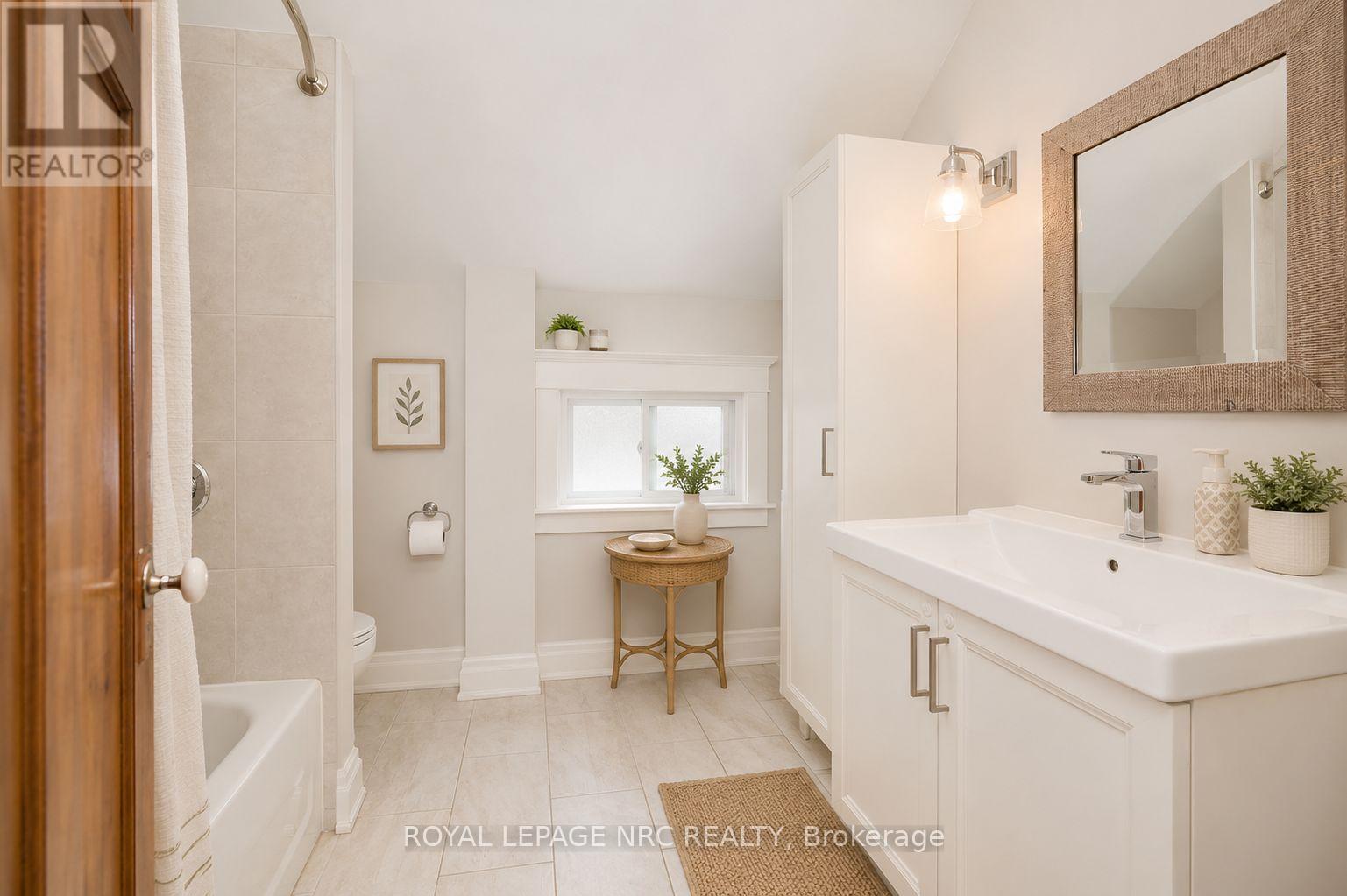 92 Dufferin Street, St. Catharines, Ontario L2R 1Z8 - Photo 3 - X13146544