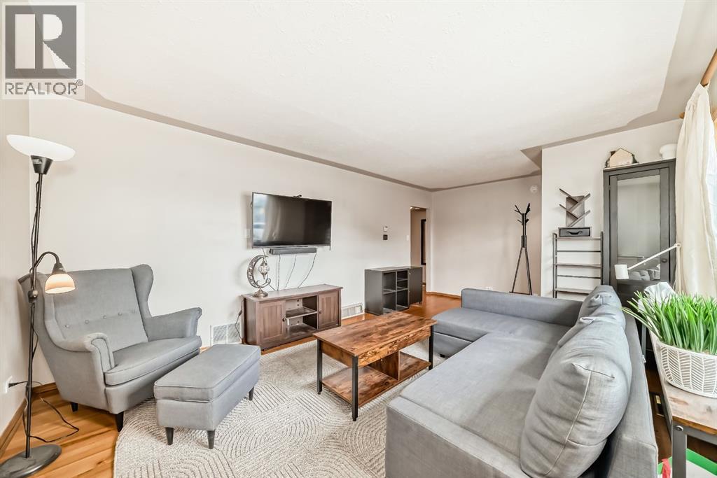 3919 Centre B Street NW, Calgary, Alberta  T2K 0W3 - Photo 3 - A2310368