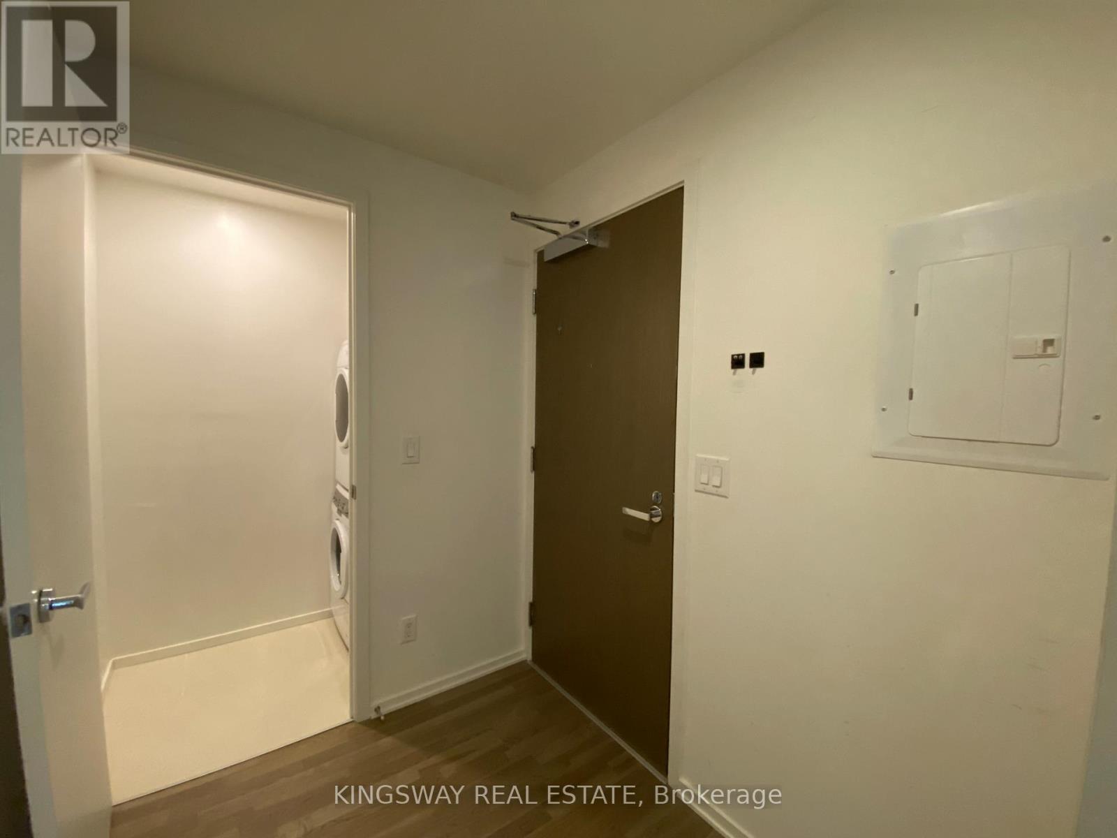 1004 - 1 Bloor Street E, Toronto, Ontario  M4W 0A8 - Photo 2 - C13146492