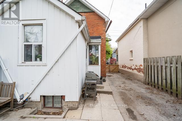 56 Amroth Avenue, Toronto, Ontario  M4C 4H2 - Photo 19 - E13146566