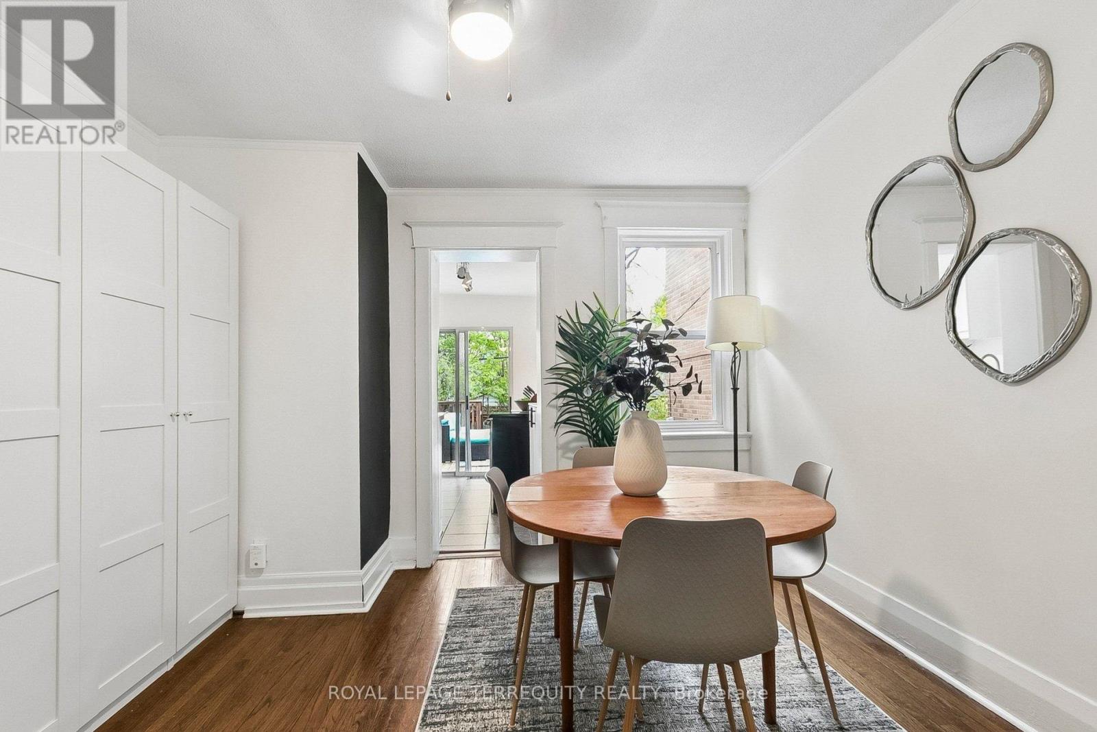 300 Rhodes Avenue, Toronto, Ontario  M4L 3A3 - Photo 15 - E13146616