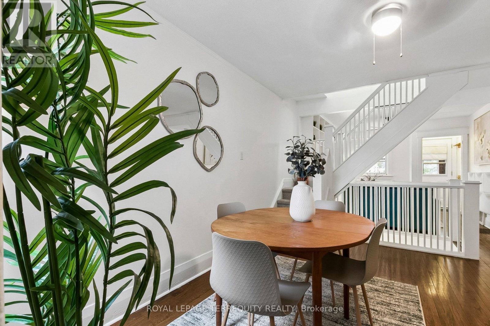300 Rhodes Avenue, Toronto, Ontario  M4L 3A3 - Photo 16 - E13146616