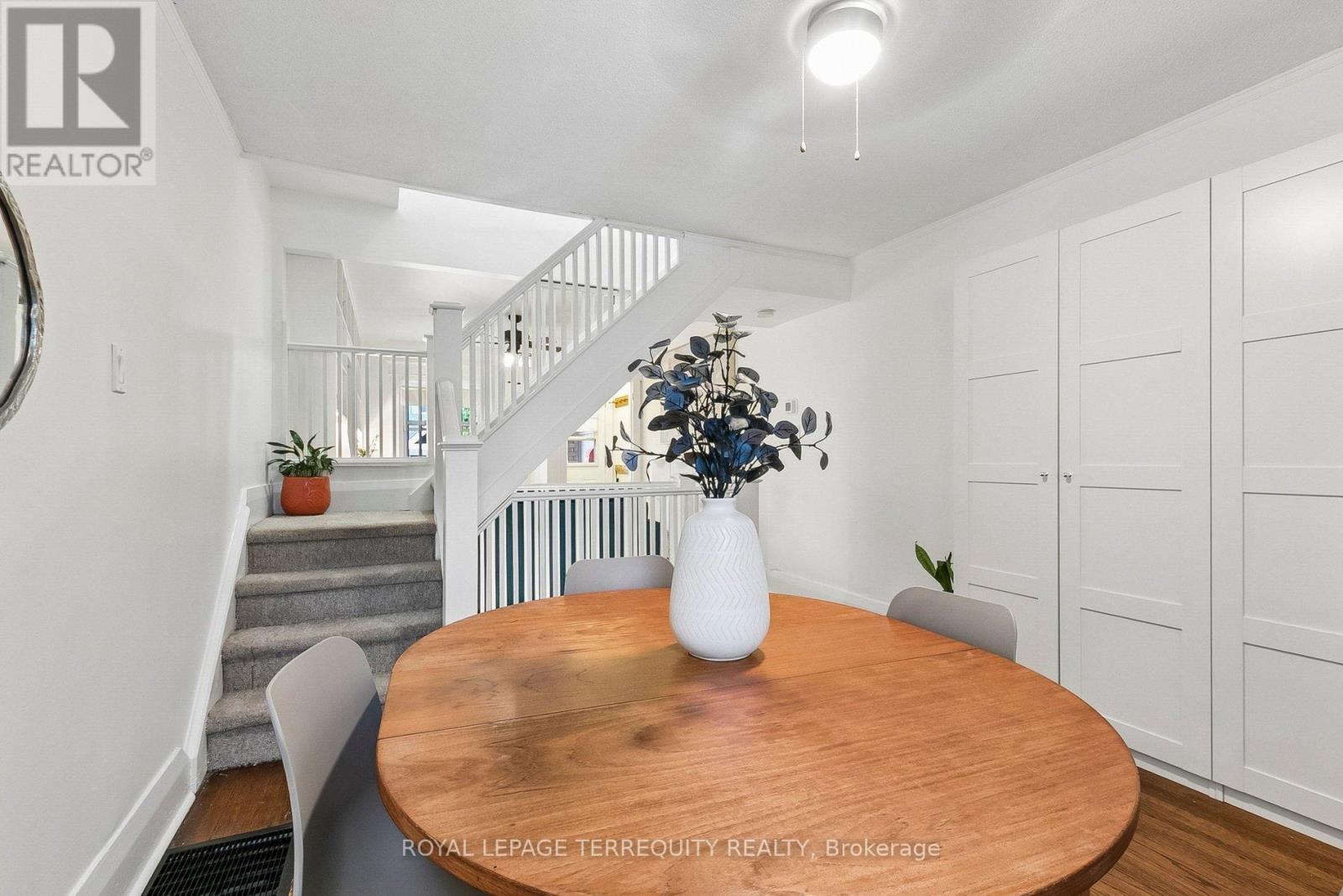 300 Rhodes Avenue, Toronto, Ontario  M4L 3A3 - Photo 18 - E13146616