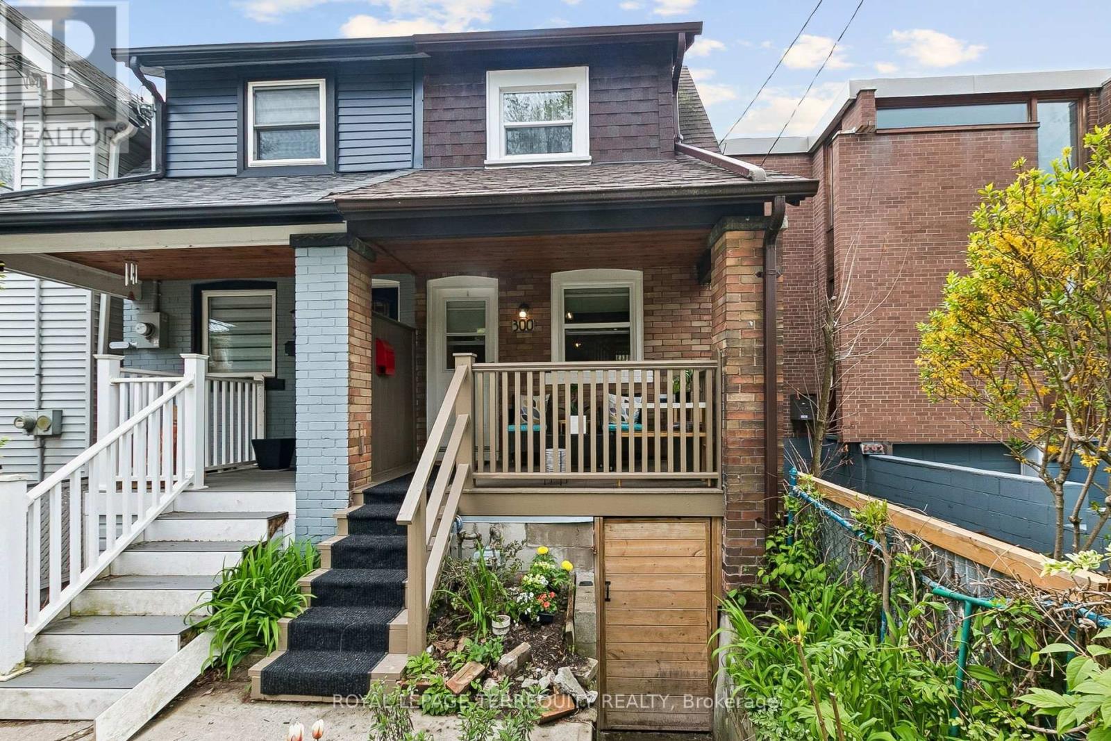 300 Rhodes Avenue, Toronto, Ontario  M4L 3A3 - Photo 2 - E13146616