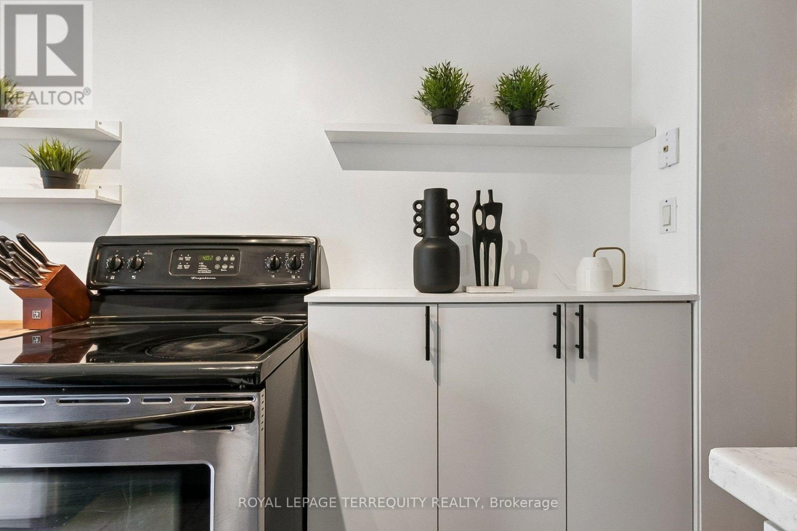 300 Rhodes Avenue, Toronto, Ontario  M4L 3A3 - Photo 23 - E13146616