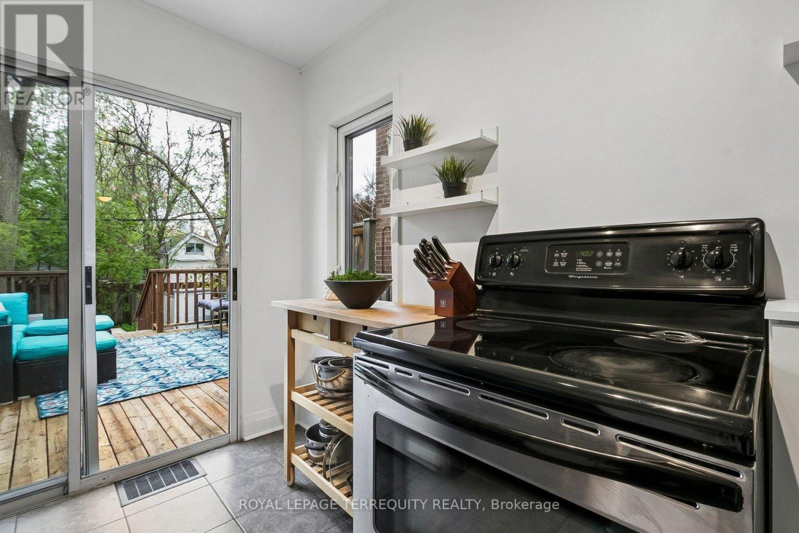 300 Rhodes Avenue, Toronto, Ontario  M4L 3A3 - Photo 24 - E13146616