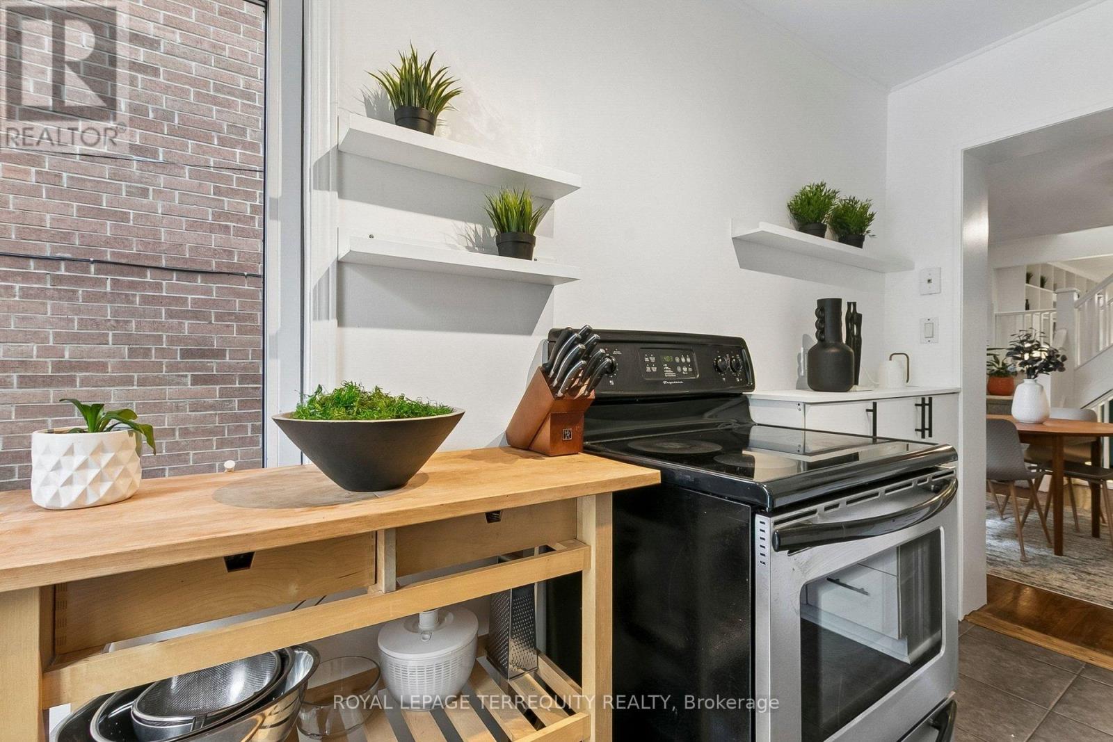 300 Rhodes Avenue, Toronto, Ontario  M4L 3A3 - Photo 26 - E13146616