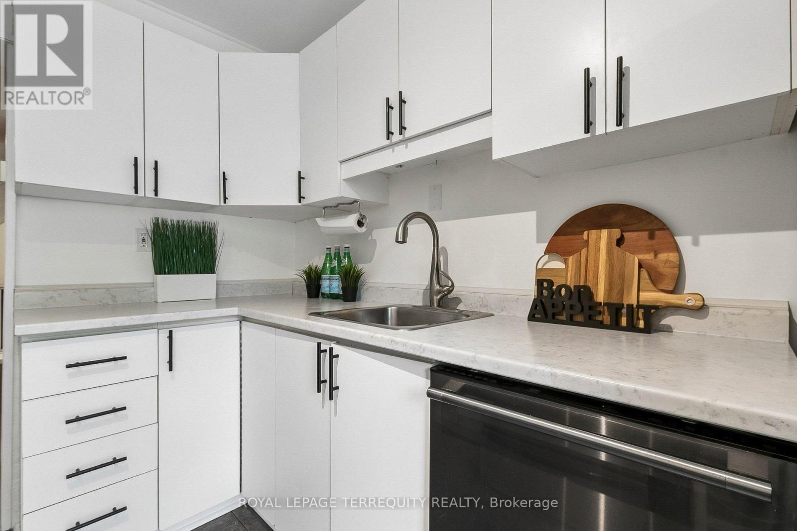 300 Rhodes Avenue, Toronto, Ontario  M4L 3A3 - Photo 28 - E13146616