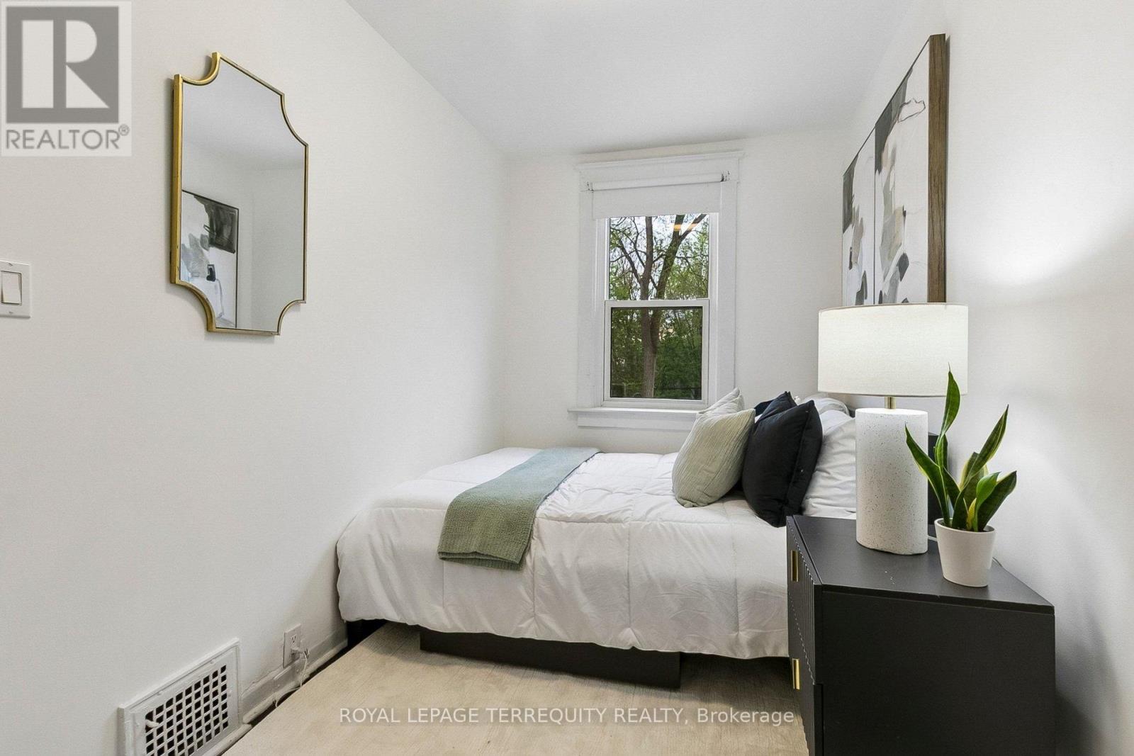 300 Rhodes Avenue, Toronto, Ontario  M4L 3A3 - Photo 31 - E13146616