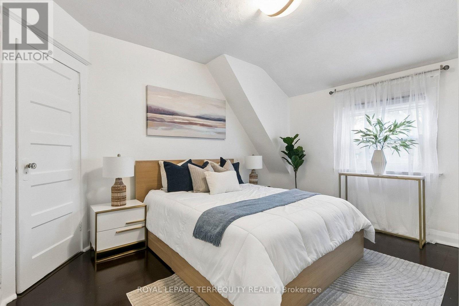 300 Rhodes Avenue, Toronto, Ontario  M4L 3A3 - Photo 33 - E13146616