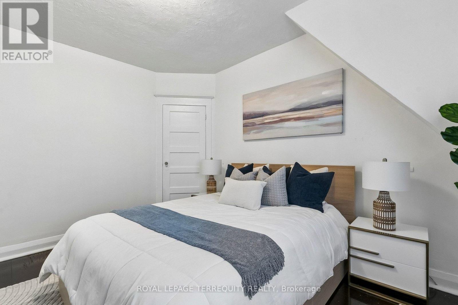 300 Rhodes Avenue, Toronto, Ontario  M4L 3A3 - Photo 34 - E13146616