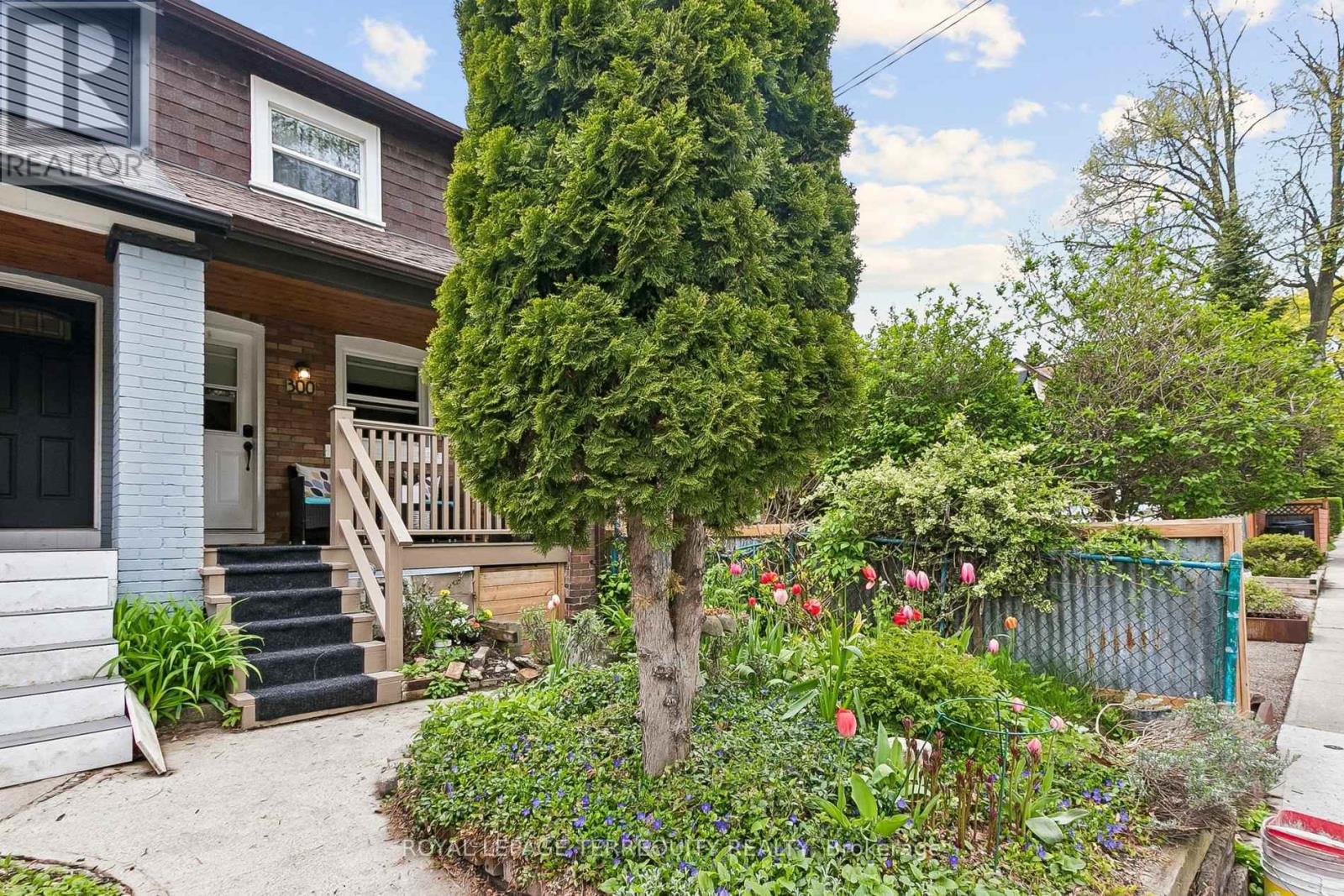 300 Rhodes Avenue, Toronto, Ontario  M4L 3A3 - Photo 4 - E13146616