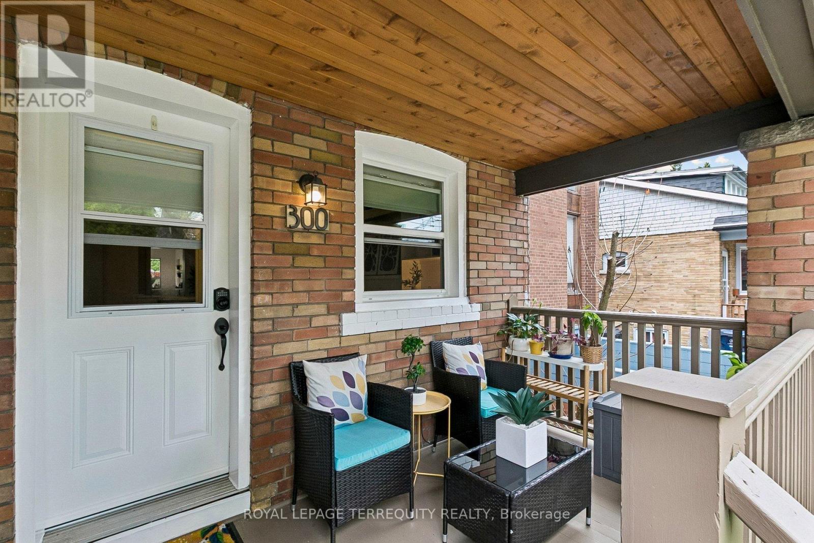 300 Rhodes Avenue, Toronto, Ontario  M4L 3A3 - Photo 5 - E13146616