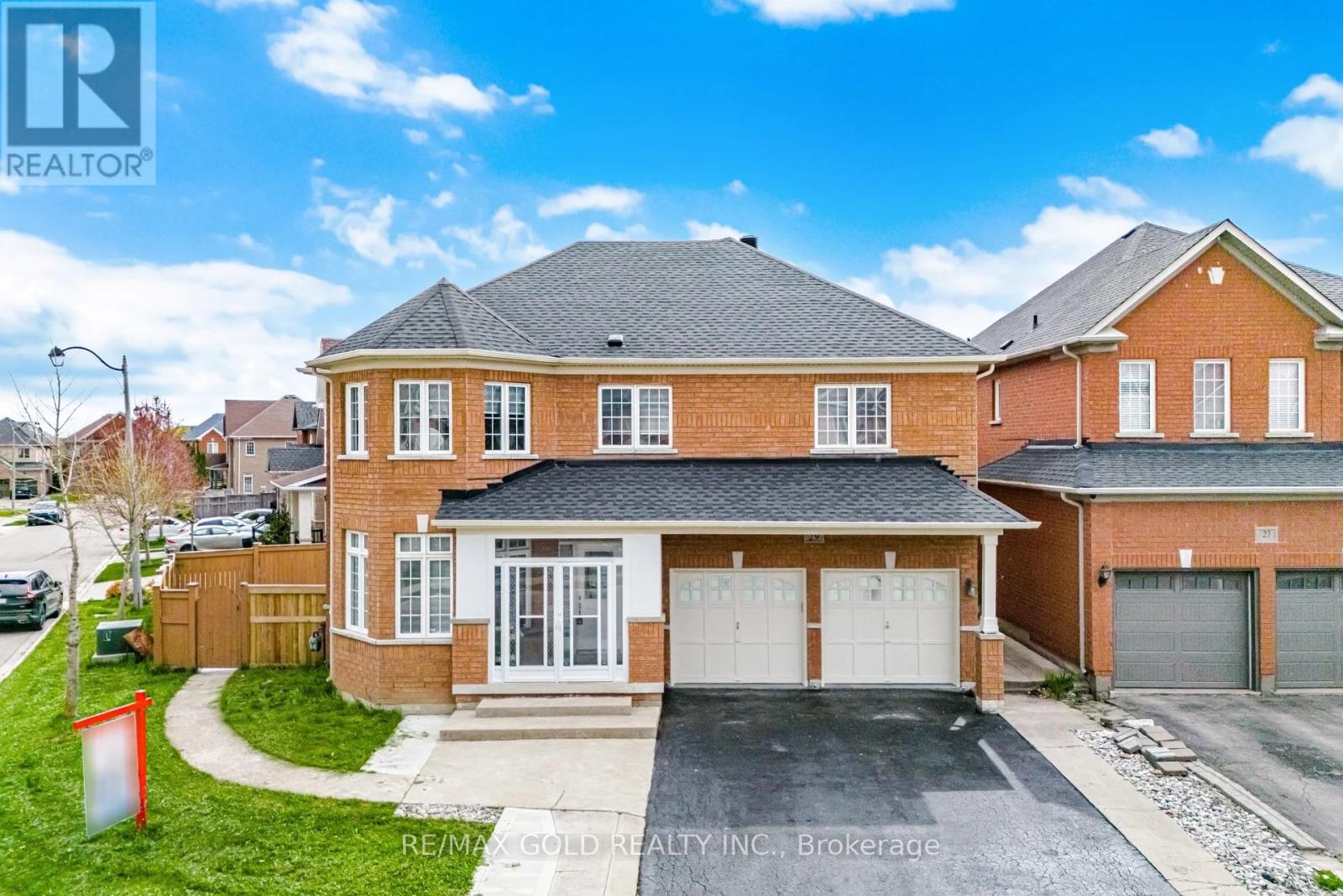 29 Laurentide Crescent, Brampton, Ontario  L6P 1Y3 - Photo 2 - W13146496