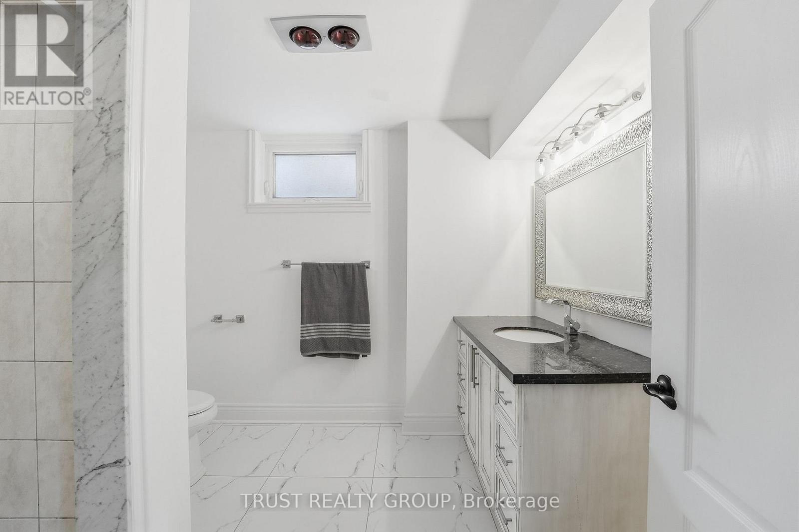 9 Del Ria Drive, Toronto, Ontario  M6L 1L9 - Photo 38 - W13146586