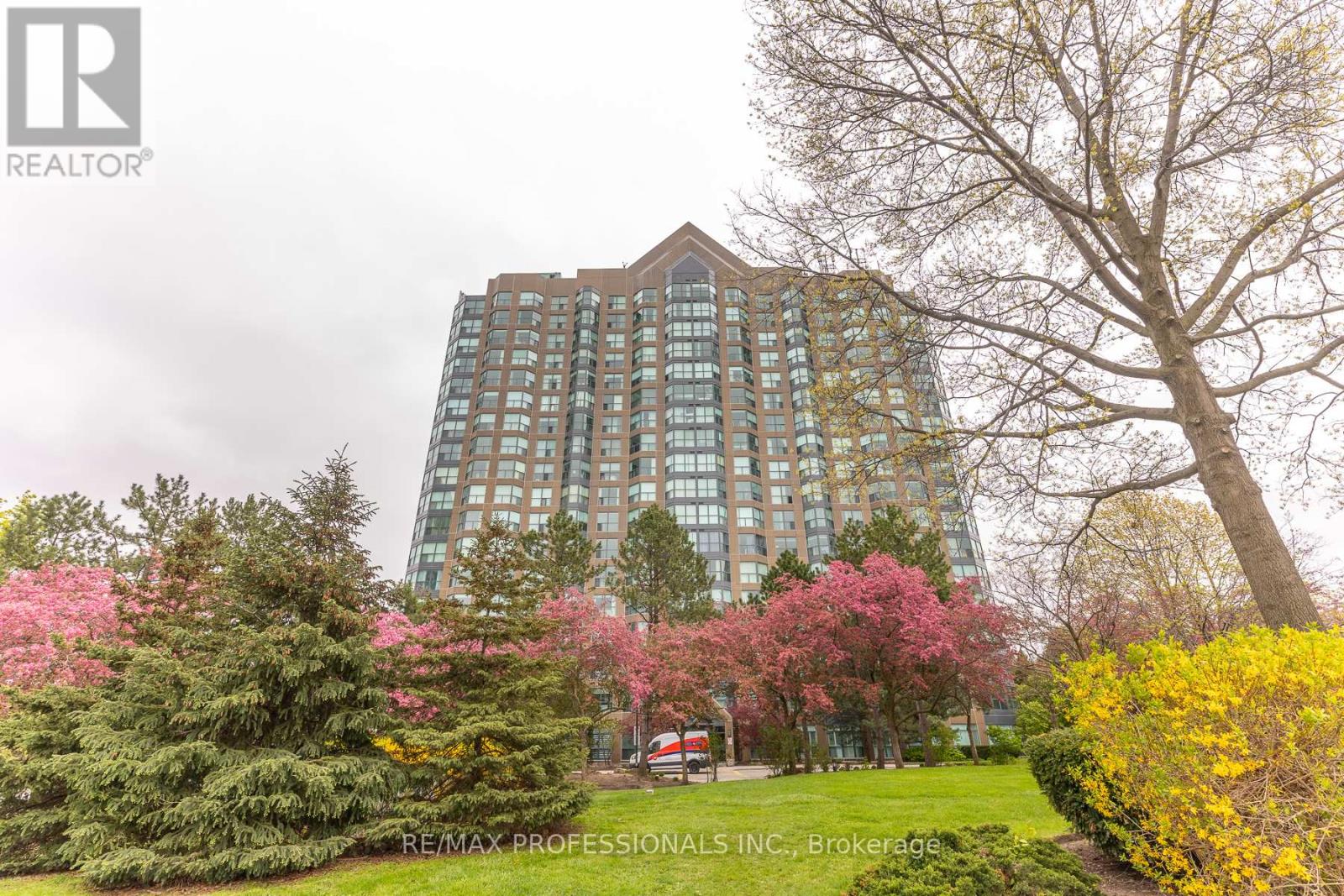 702 - 2177 Burnhamthorpe Road W, Mississauga, Ontario  L5L 5P9 - Photo 1 - W13146622