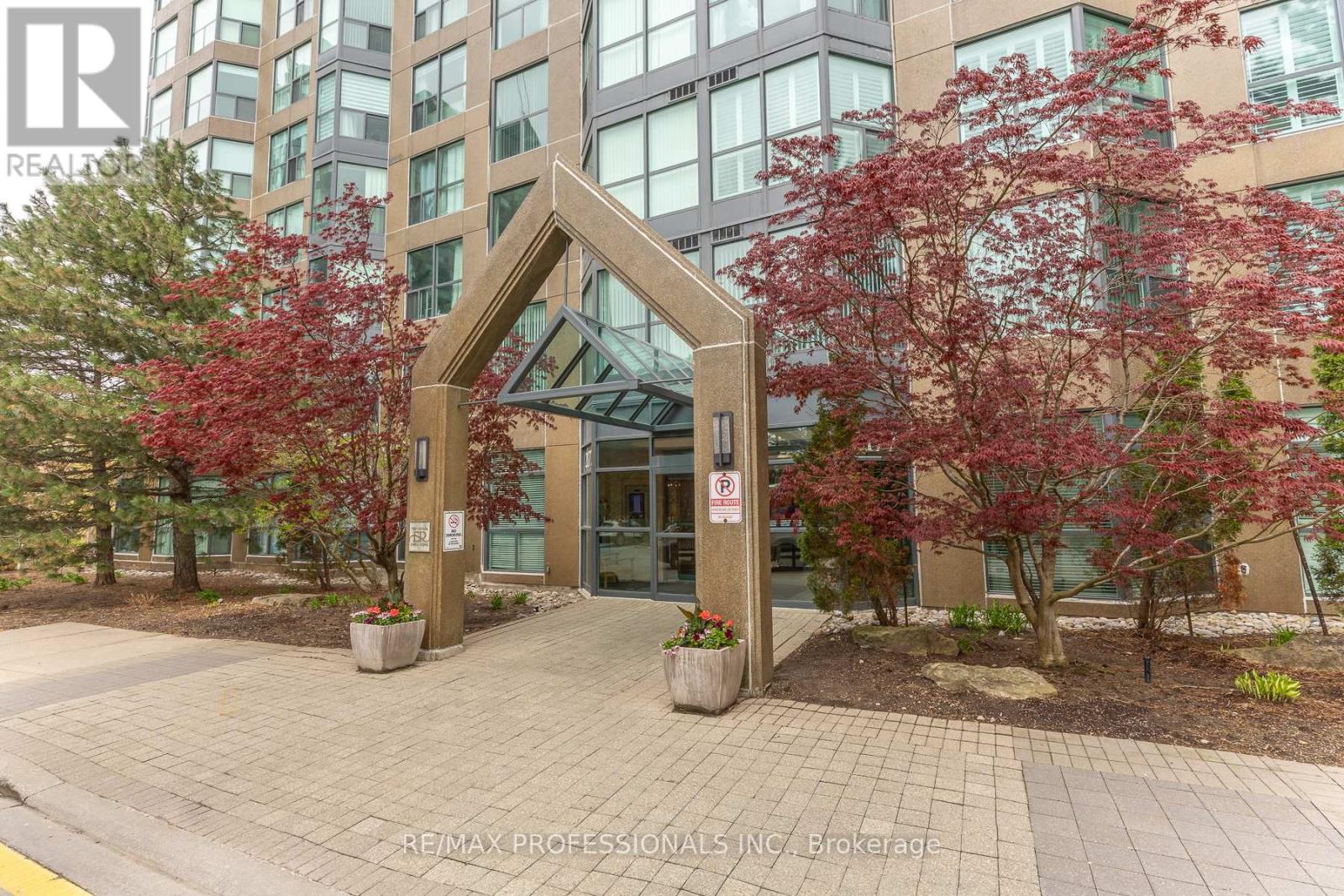 702 - 2177 Burnhamthorpe Road W, Mississauga, Ontario  L5L 5P9 - Photo 2 - W13146622