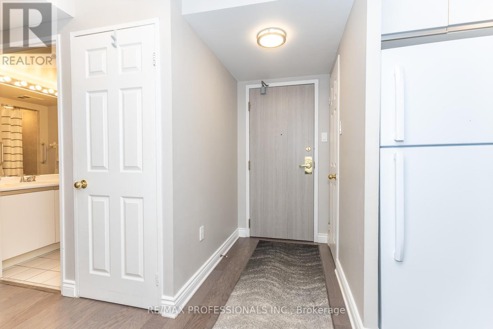 702 - 2177 Burnhamthorpe Road W, Mississauga, Ontario  L5L 5P9 - Photo 3 - W13146622