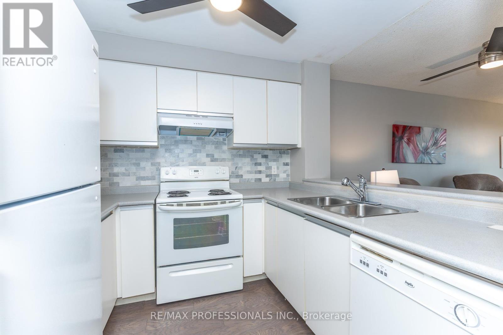 702 - 2177 Burnhamthorpe Road W, Mississauga, Ontario  L5L 5P9 - Photo 5 - W13146622