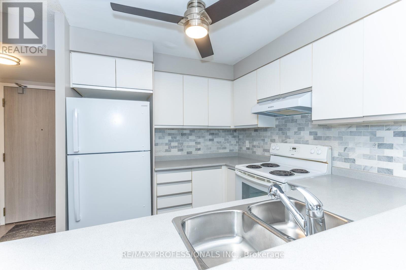 702 - 2177 Burnhamthorpe Road W, Mississauga, Ontario  L5L 5P9 - Photo 6 - W13146622