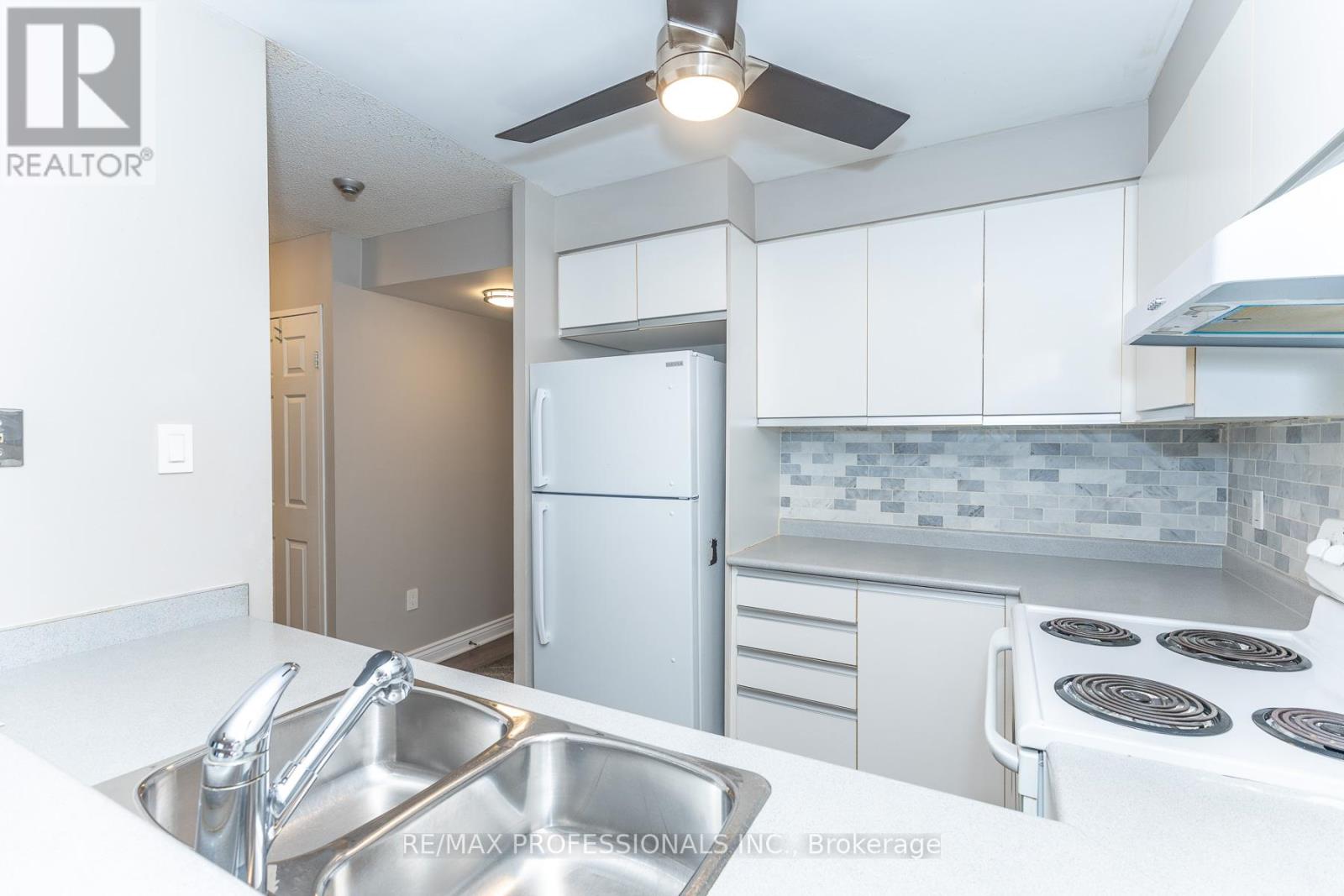 702 - 2177 Burnhamthorpe Road W, Mississauga, Ontario  L5L 5P9 - Photo 7 - W13146622