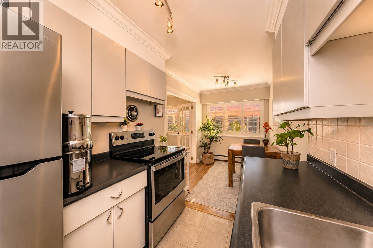 305 2430 Point Grey Road, Vancouver, British Columbia  V6K 1A2 - Photo 2 - R3125102