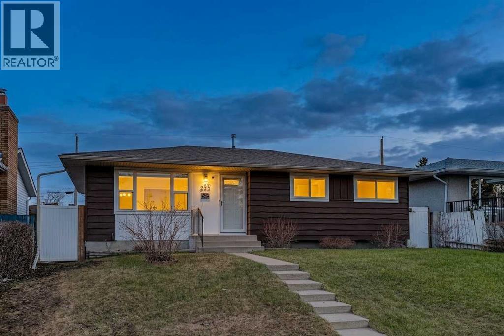 727 Macleay Road NE, Calgary, Alberta